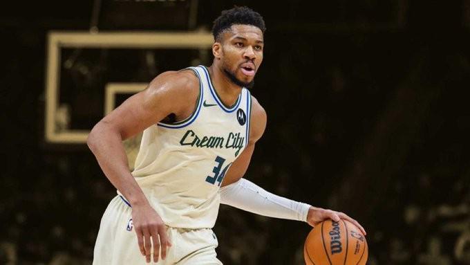 开云-记者：雄鹿认为字母哥是东部最强球星；尽管暂居第11但对季后赛有信心